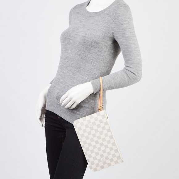 🤍Louis Vuitton Wristlet🤍 - Picture 13 of 14